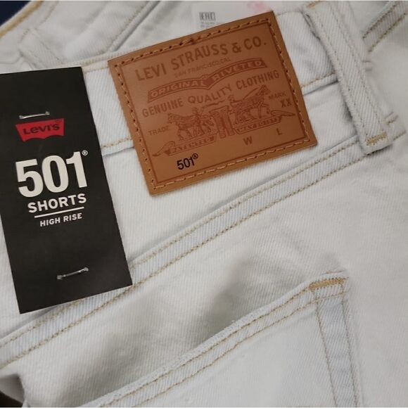 Levi’s High-Waisted Shorts 501 High-Rise Women’s Waist Size 32 White Distressed - Picture 6 of 10